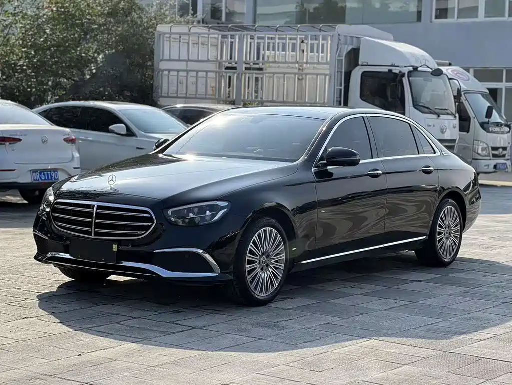 Mercedes-Benz E-Class 2022 — фото 1