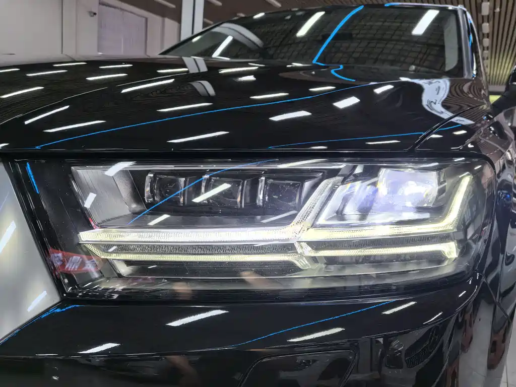 Audi Q7 2020 — фото 16