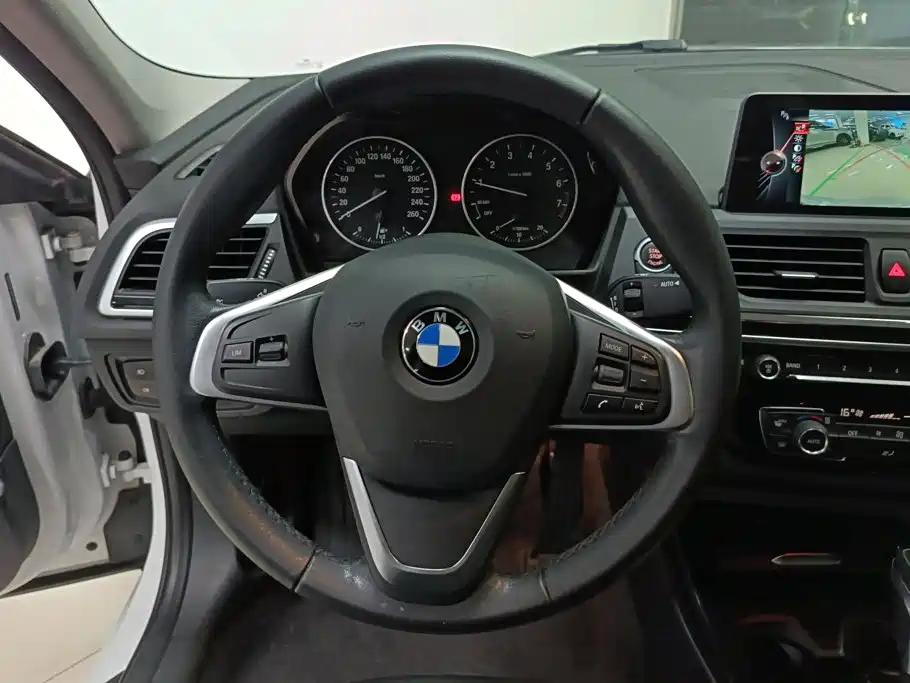 BMW 1 Series 2017 — фото 15