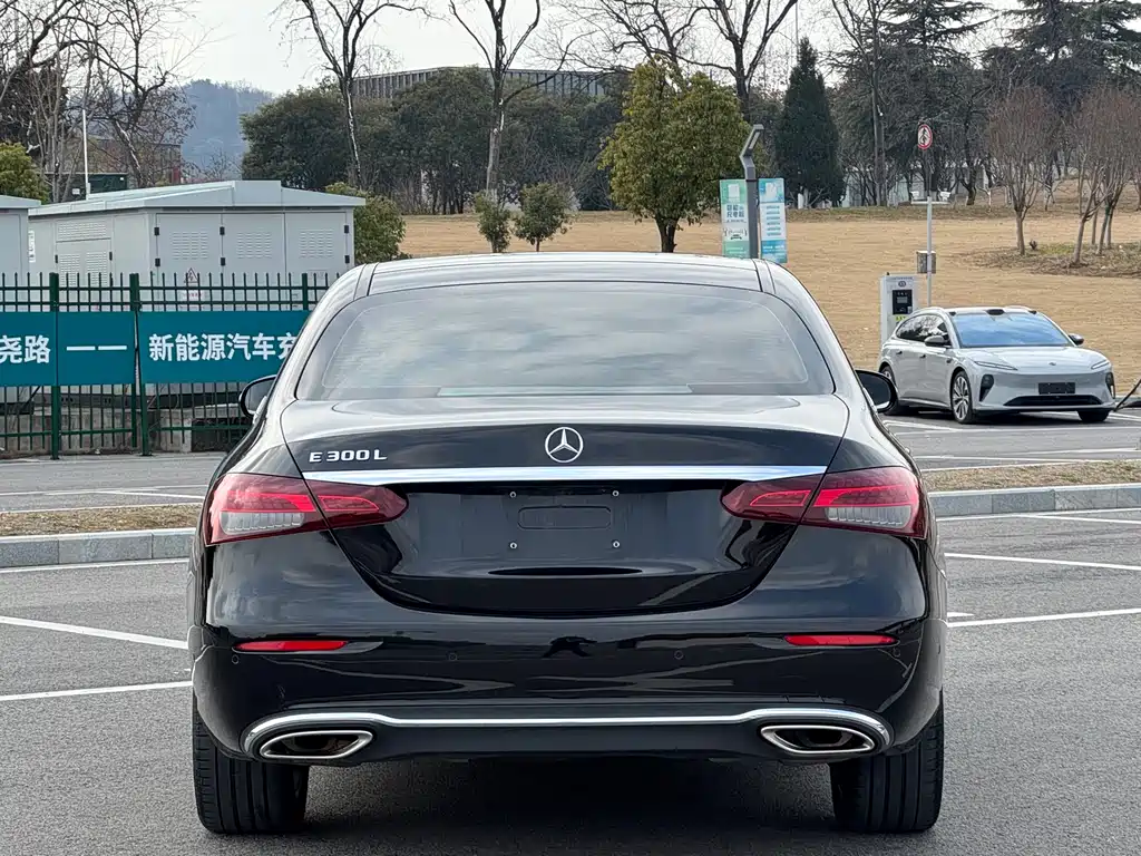 Mercedes-Benz E-Class 2022 — фото 18