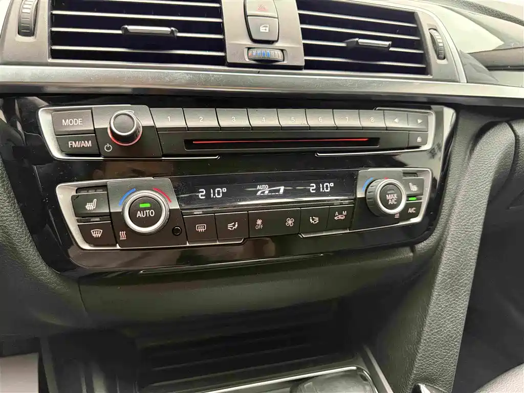 BMW 3 Series 2017 — фото 19