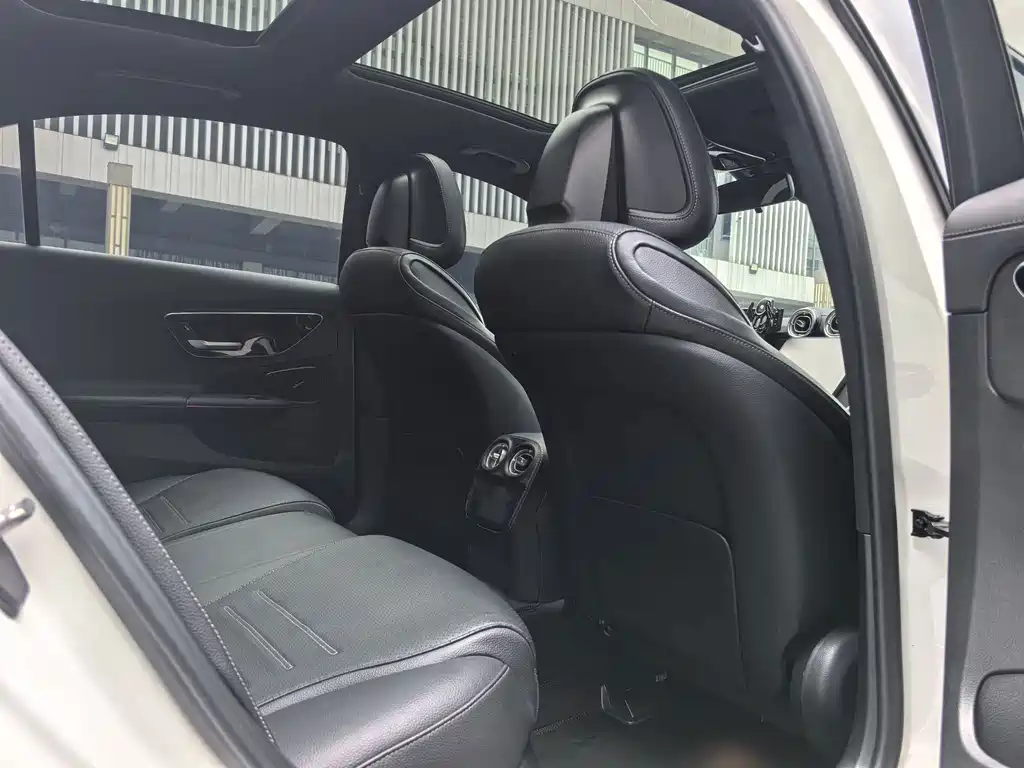Mercedes-Benz C-Class 2023 — фото 10