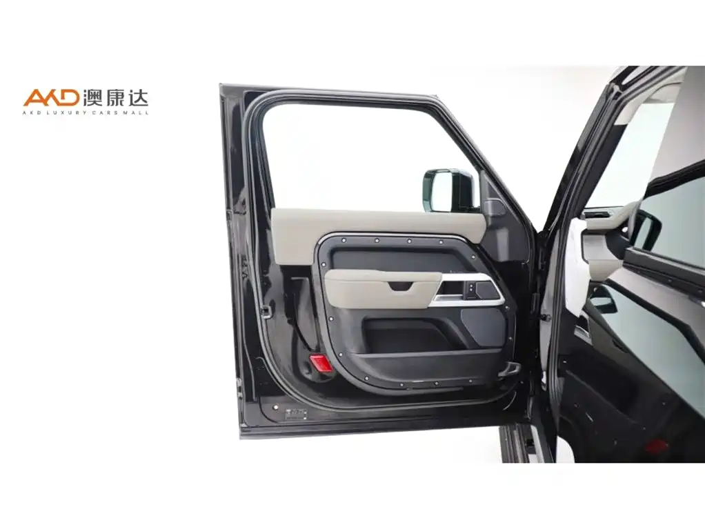Land Rover Defender 2023 — фото 10
