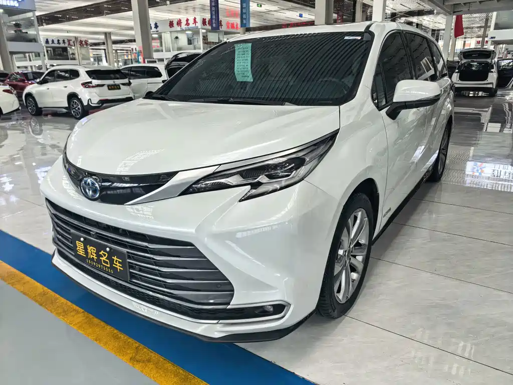 Toyota Sienna 2023 — фото 2