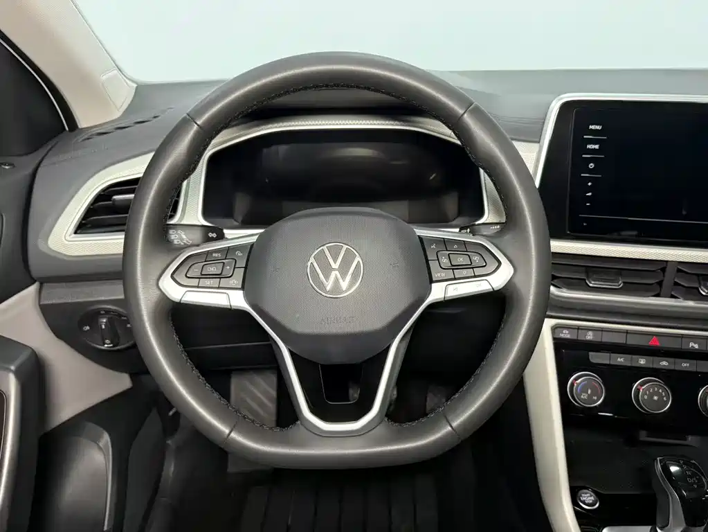Volkswagen T-Roc 2023 — фото 11