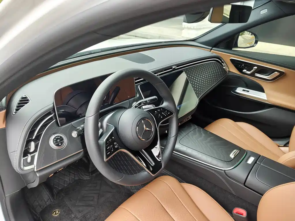 Mercedes-Benz E-Class 2025 — фото 20