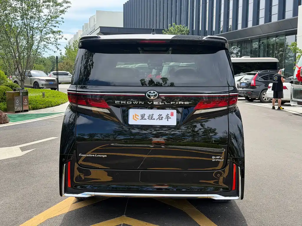 Toyota Vellfire 2025 — фото 6