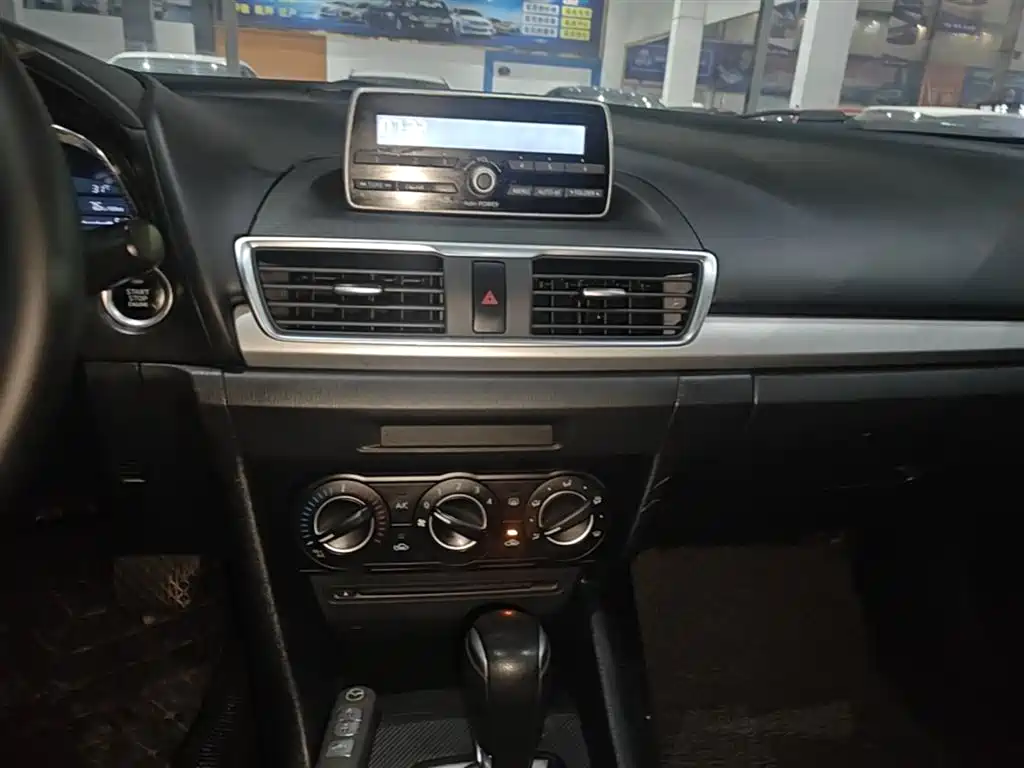 Mazda 3 Axela 2016 — фото 13