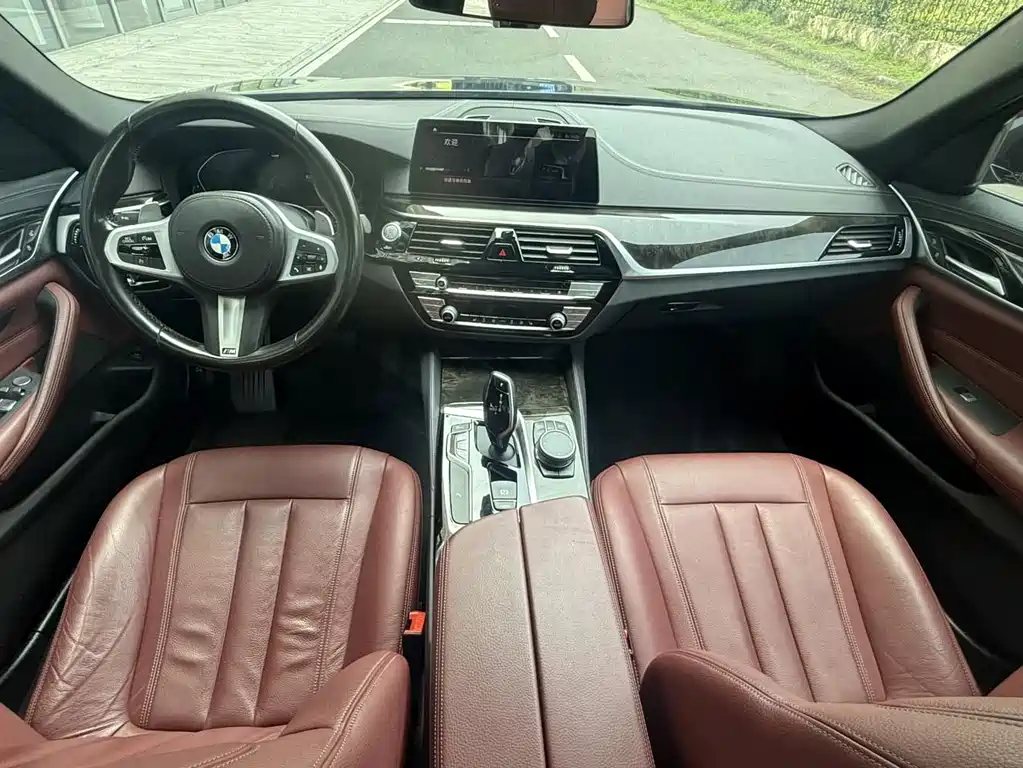 BMW 5 Series 2020 — фото 9