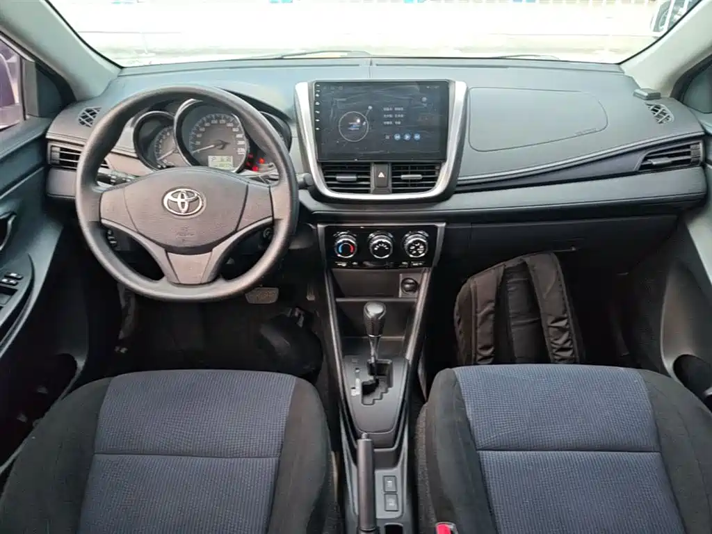Toyota Yaris L 2018 — фото 10