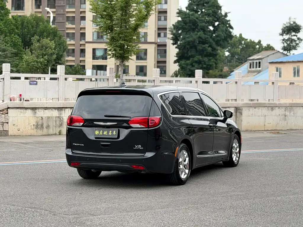 Chrysler Grand Voyager 2018 — фото 15