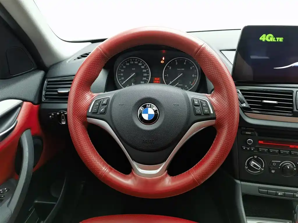 BMW X1 2015 — фото 11