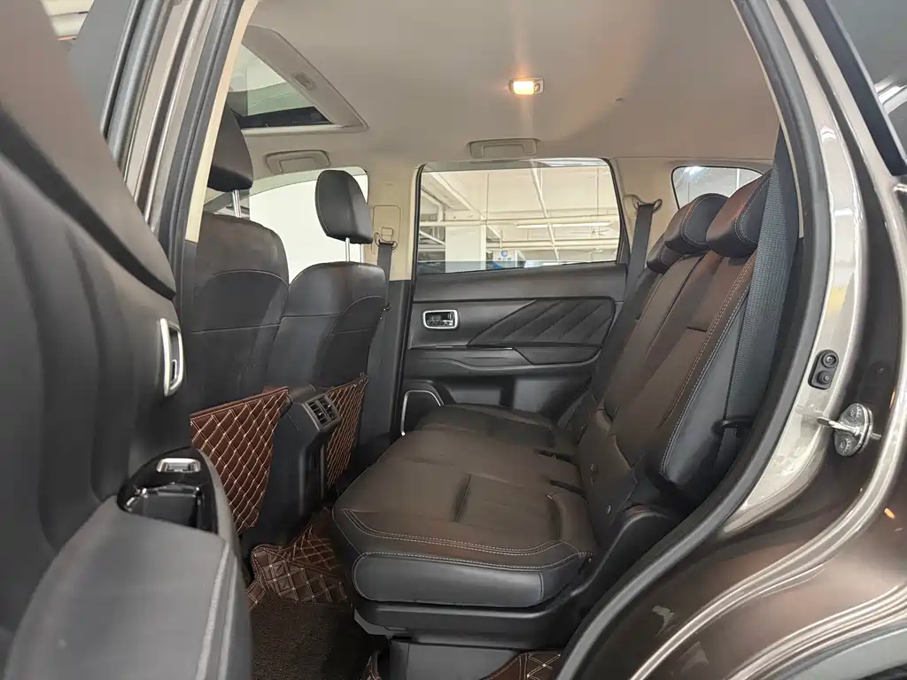 Mitsubishi Outlander 2019 — фото 10