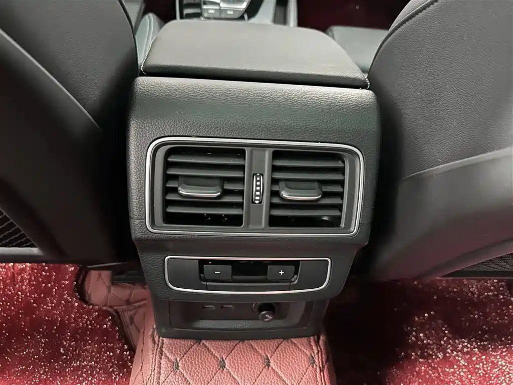 Audi Q5L 2022 — фото 12