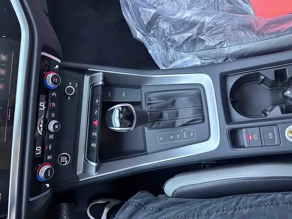 Audi Q3 2022 — фото 16