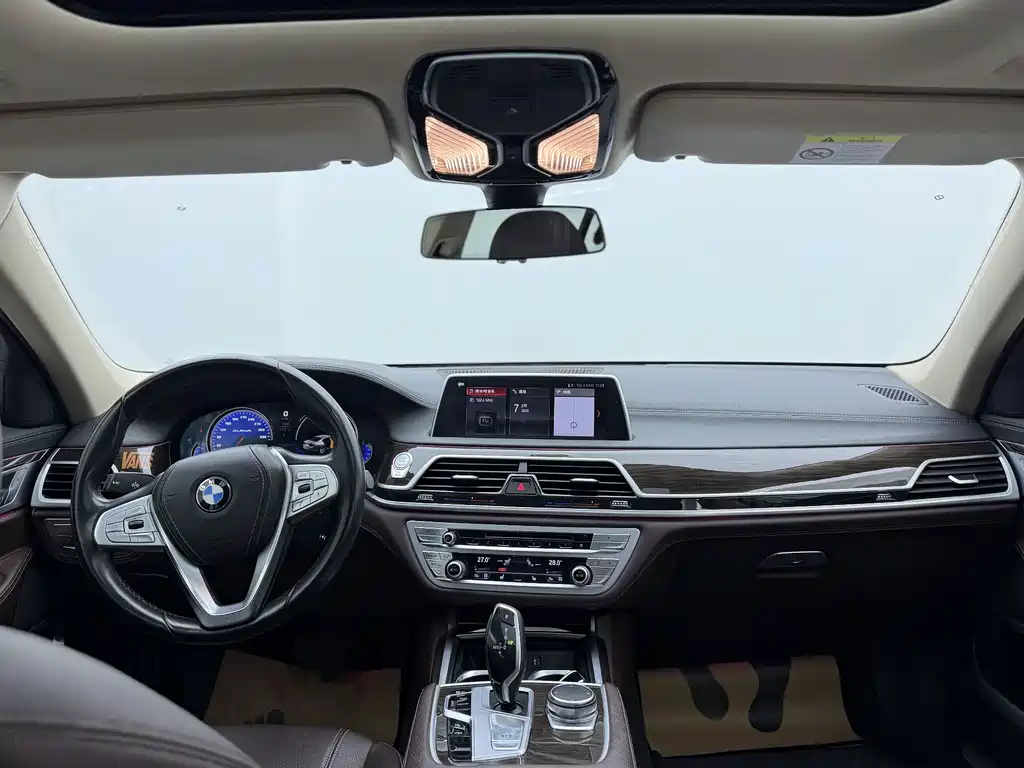 BMW 7 Series 2018 — фото 12