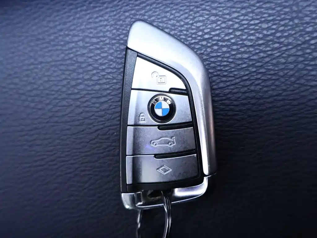 BMW 5 Series 2018 — фото 24