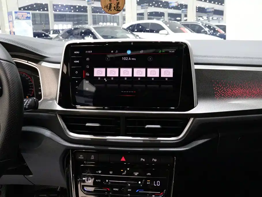 Volkswagen T-Roc 2023 — фото 11
