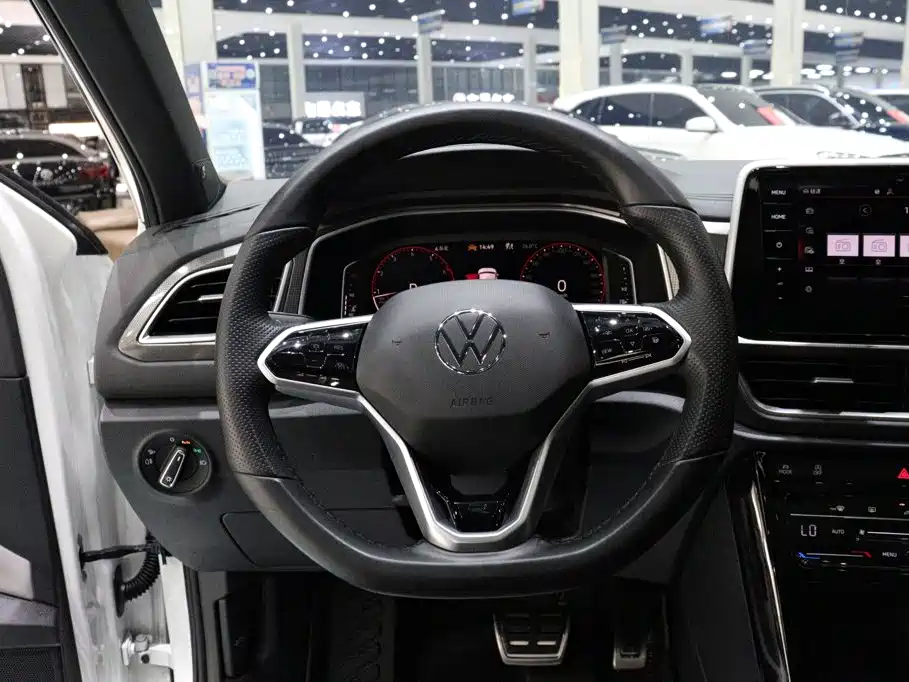 Volkswagen T-Roc 2023 — фото 14