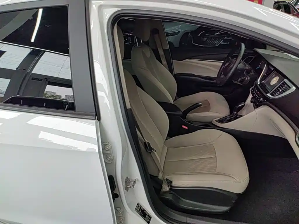 Buick Excelle 2015 — фото 25