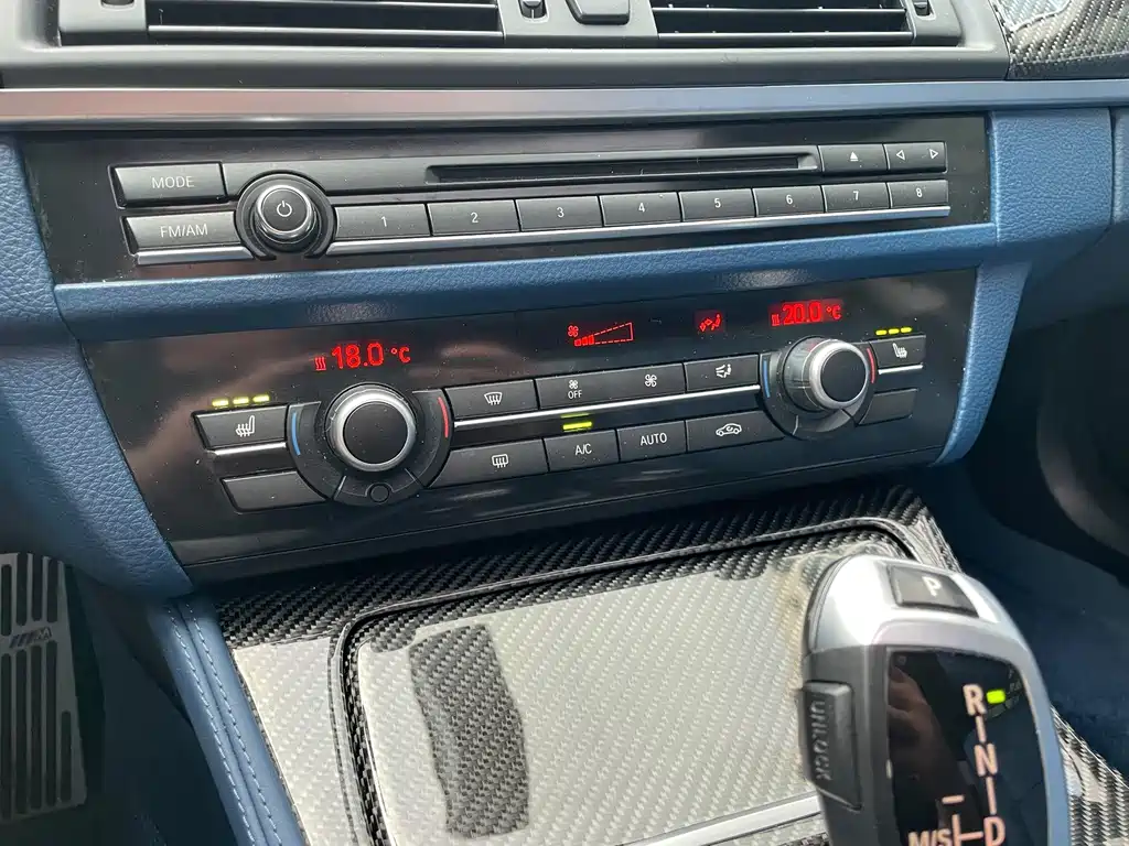 BMW 5 Series 2016 — фото 11