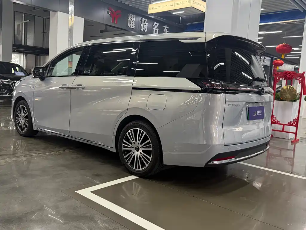 GAC Motor E8 PHEV 2024 — фото 10