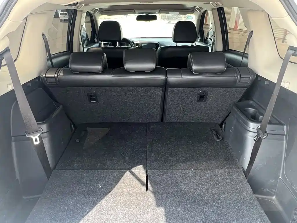 Mitsubishi Outlander 2018 — фото 10