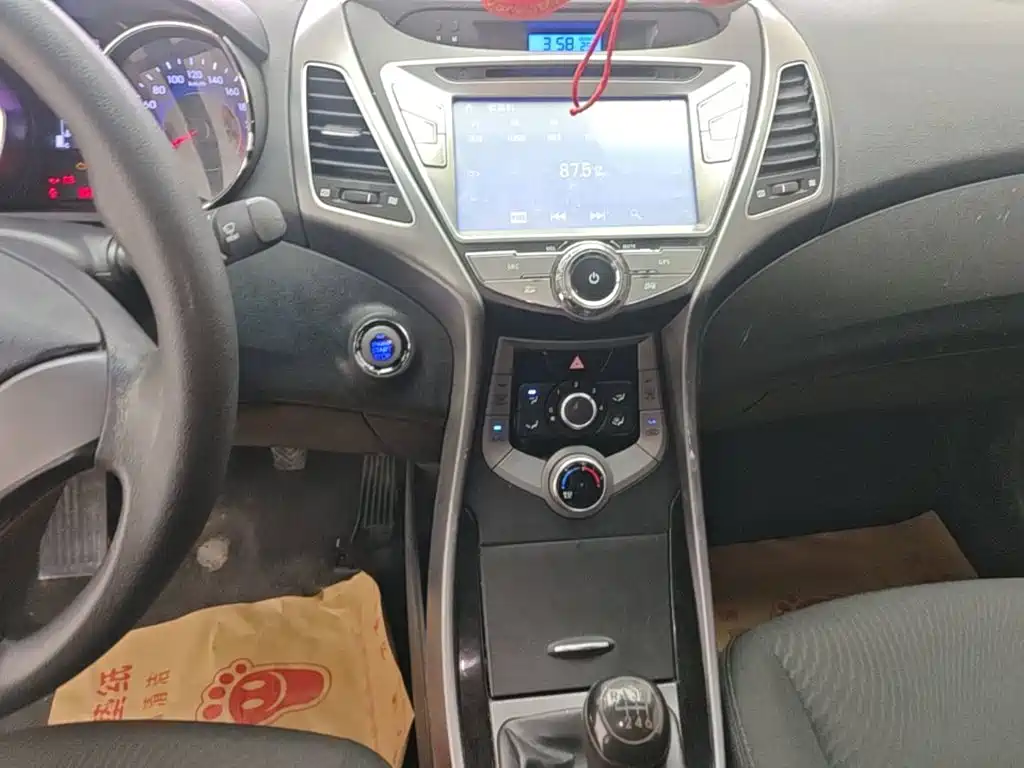 Hyundai Elantra Langdong 2015 — фото 13