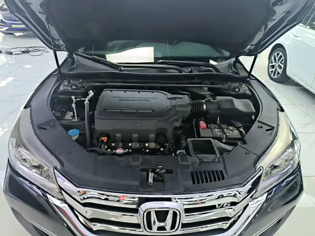 Honda Accord 2016 — фото 20