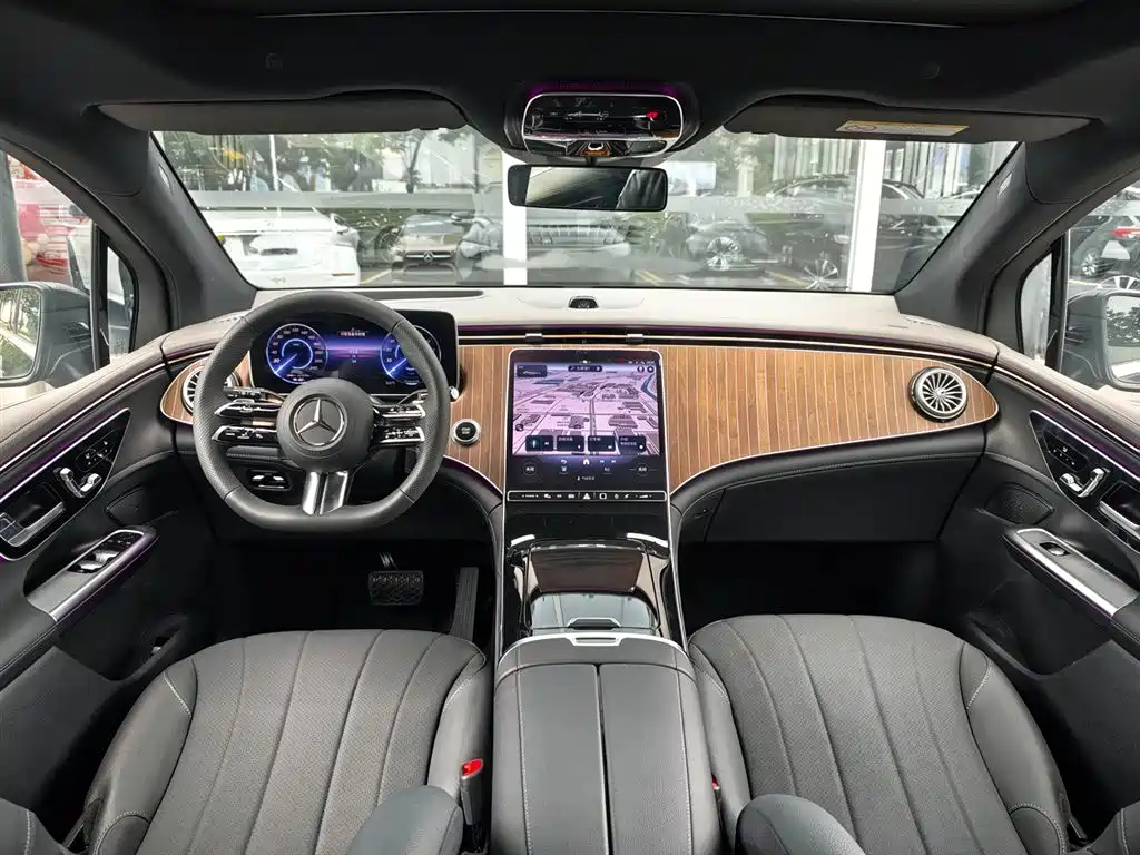 Mercedes-Benz EQE SUV 2025 — фото 12