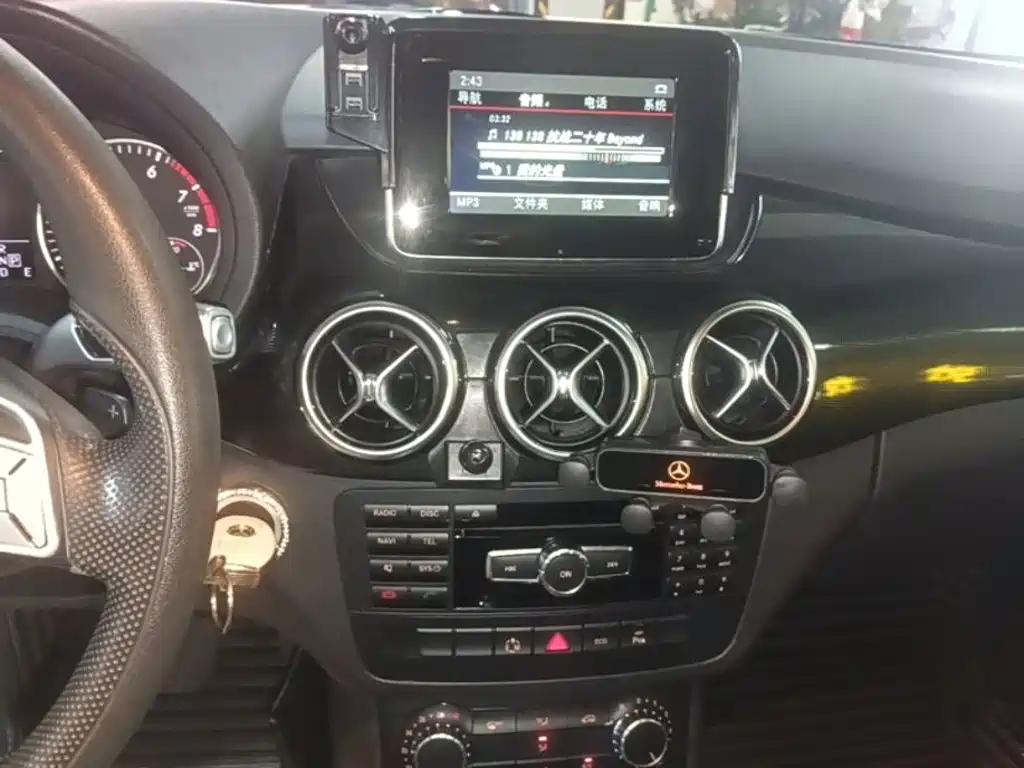 Mercedes-Benz B-Class 2016 — фото 13