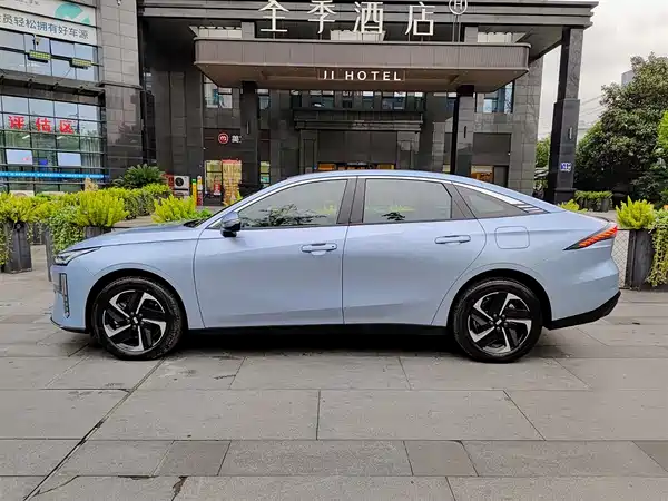 Geely Galaxy L6 2025