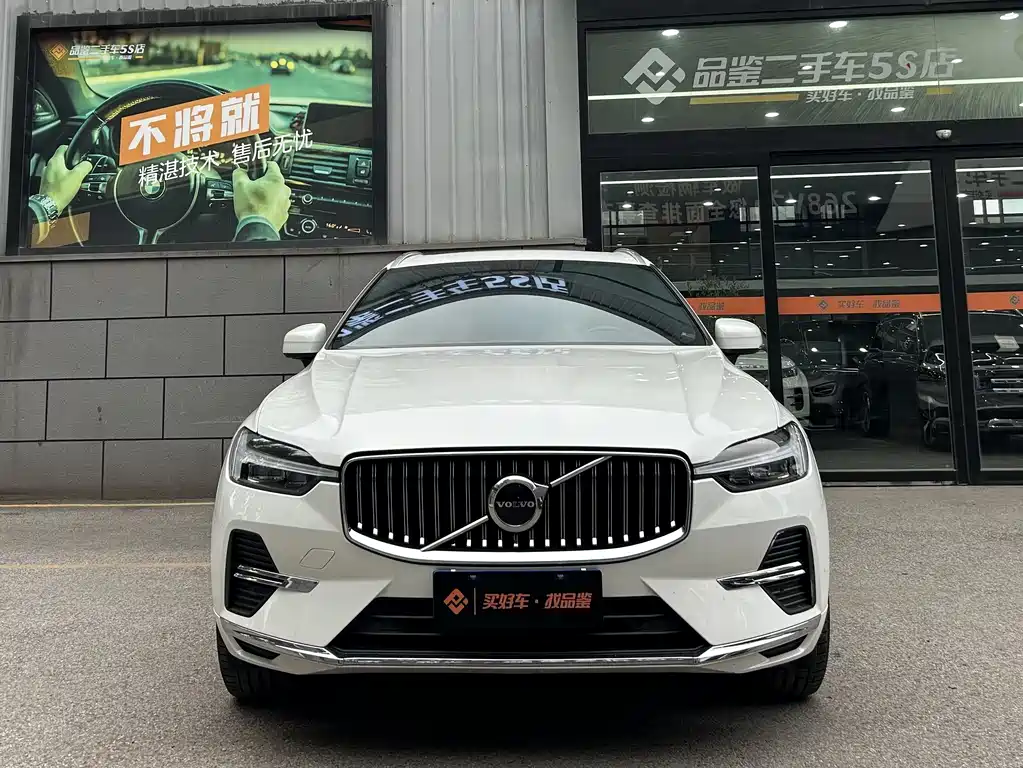 Volvo XC60 2022 — фото 2