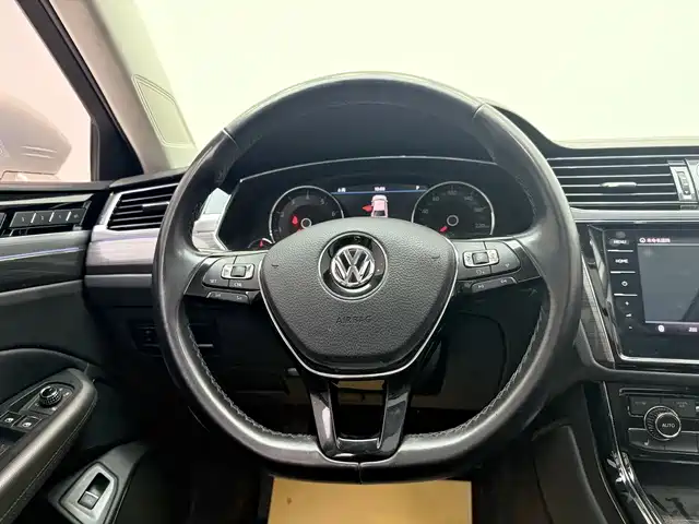 Volkswagen Phideon 2018 — фото 11