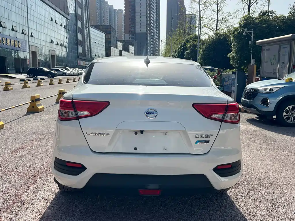 Nissan Bluebird 2019 — фото 13