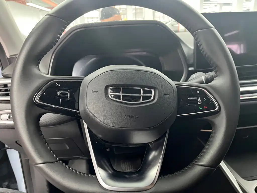 Geely Emgrand 2025