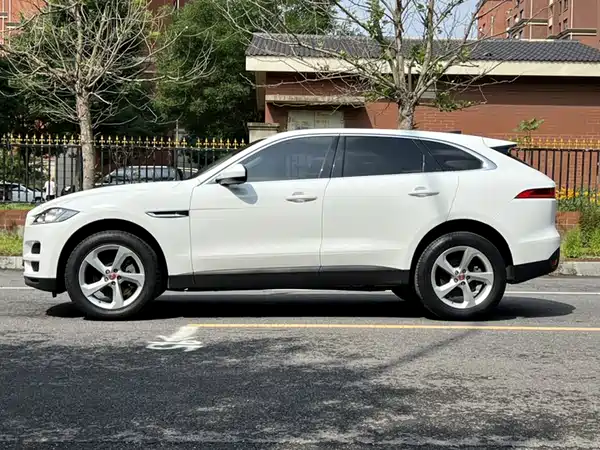 Jaguar F-PACE 2020