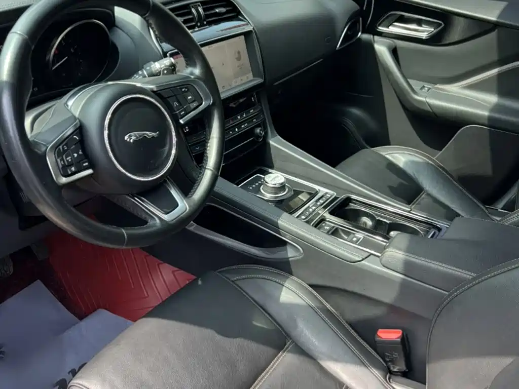 Jaguar F-PACE 2020 — фото 11