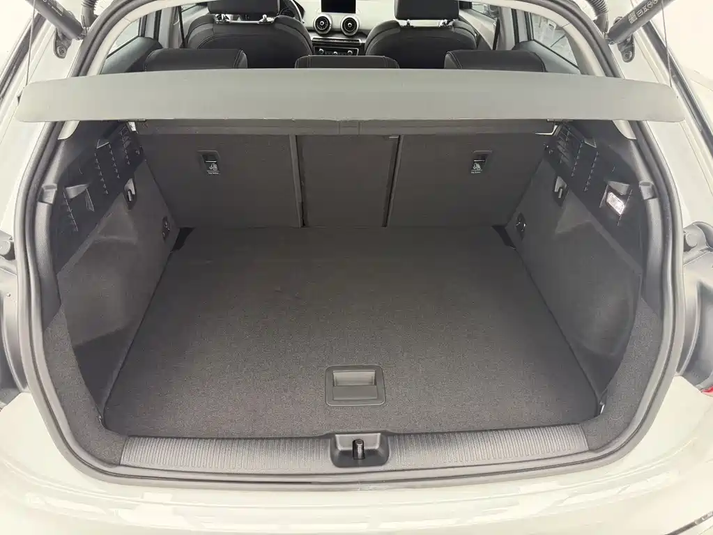 Audi Q2L 2022 — фото 12