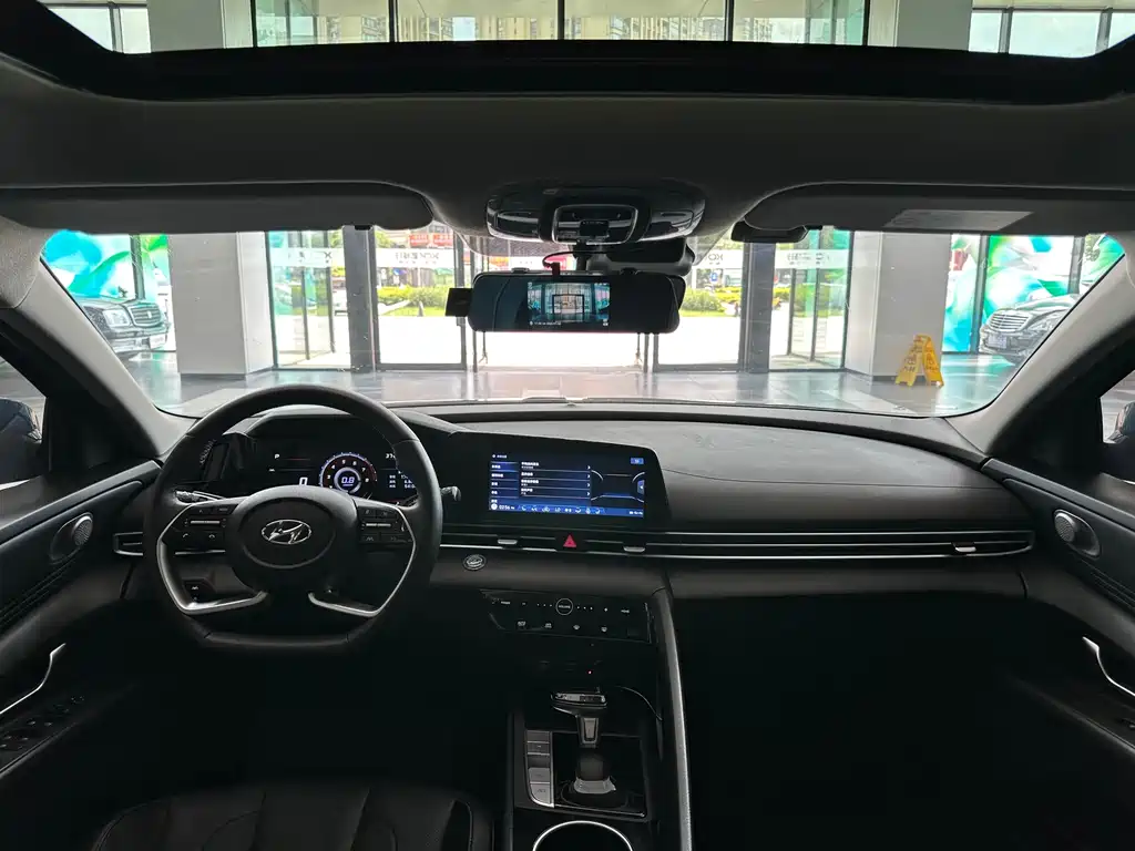 Hyundai Elantra 2022
