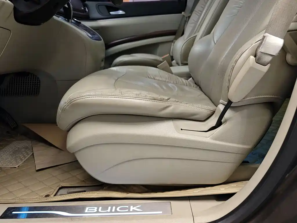 Buick GL8 2015 — фото 11