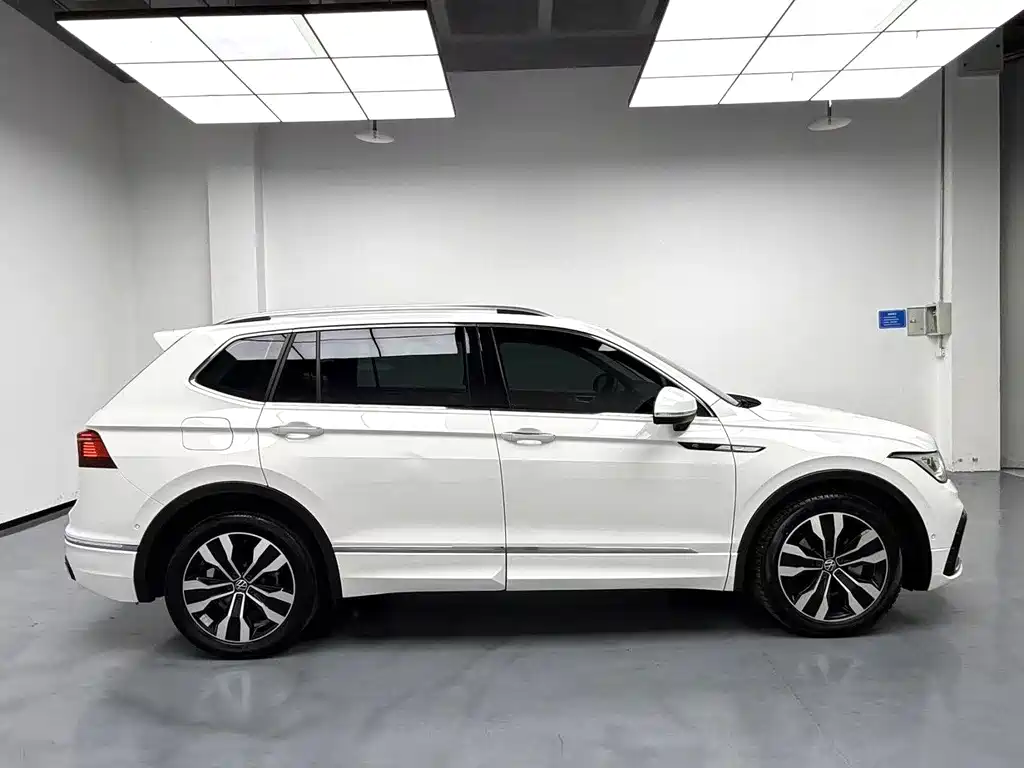 Volkswagen Tiguan L 2021 — фото 2