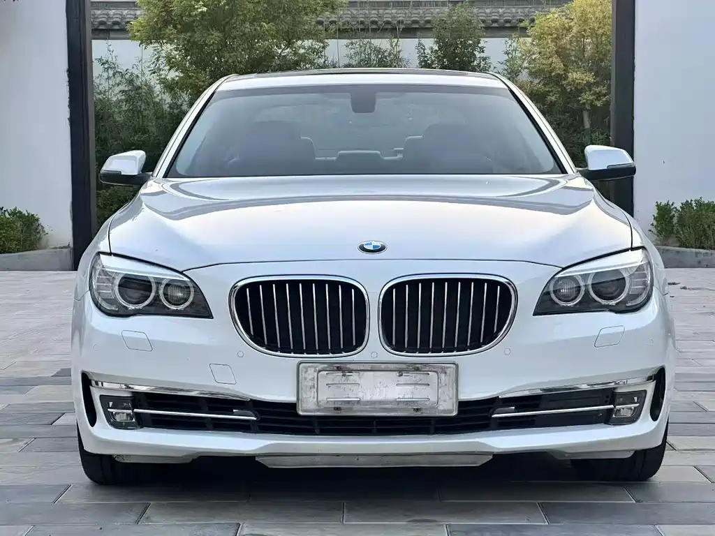 BMW 7 Series 2014 — фото 1