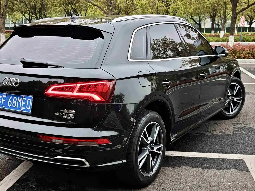 Audi Q5L 2020 — фото 23