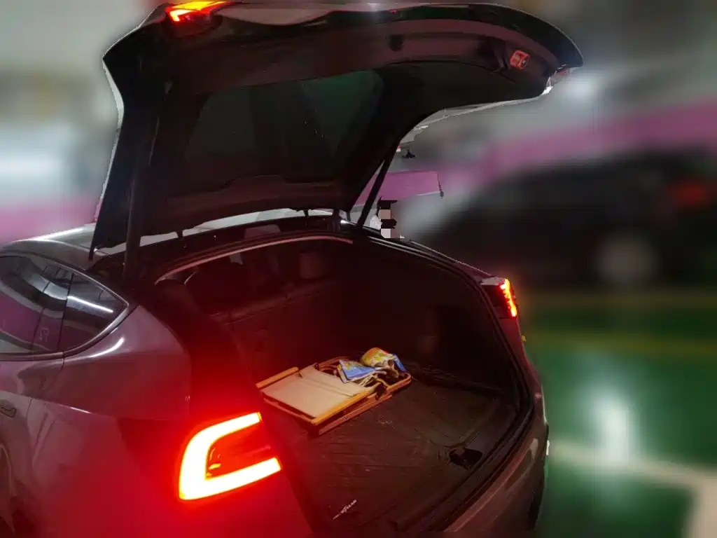 Tesla Model Y 2023 — фото 10