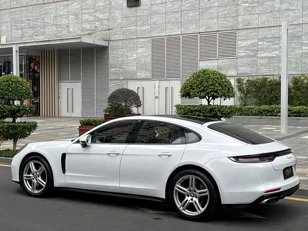 Porsche Panamera 2023