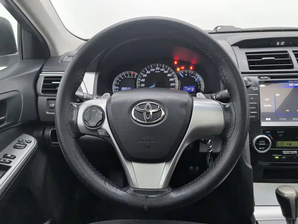 Toyota Camry 2013 — фото 11