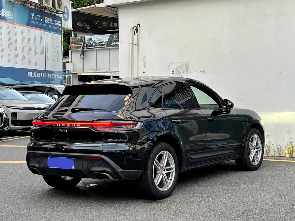 Porsche Macan 2023 — фото 9