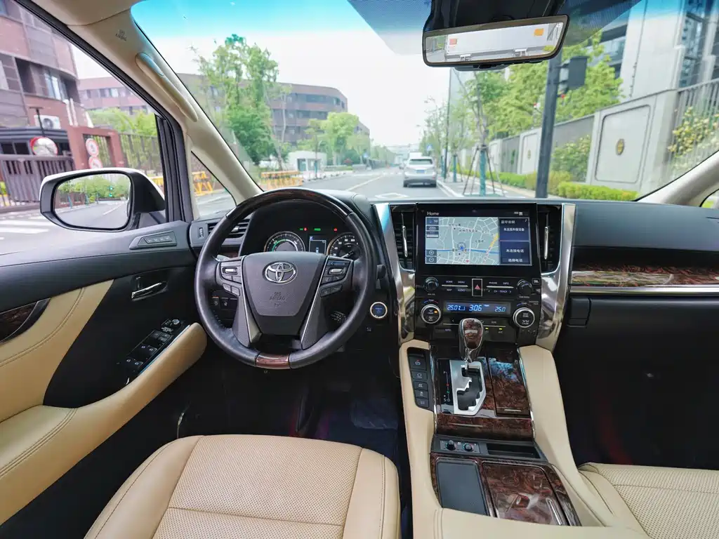 Toyota Alphard 2021 — фото 11