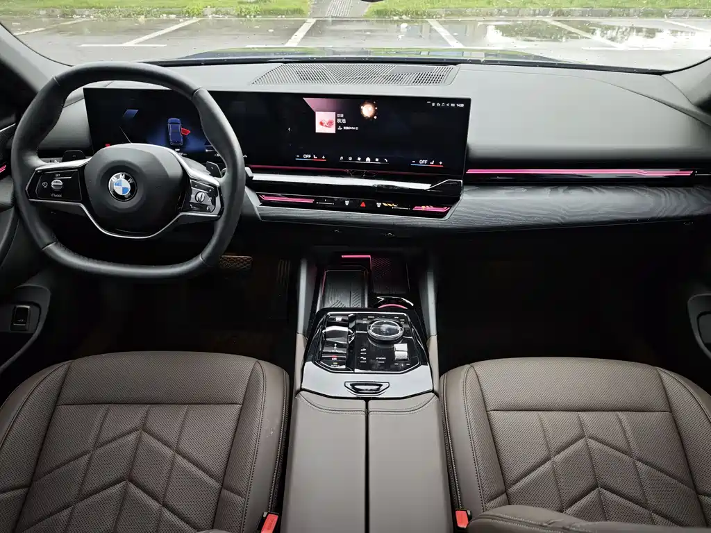 BMW 5 Series 2025 — фото 15